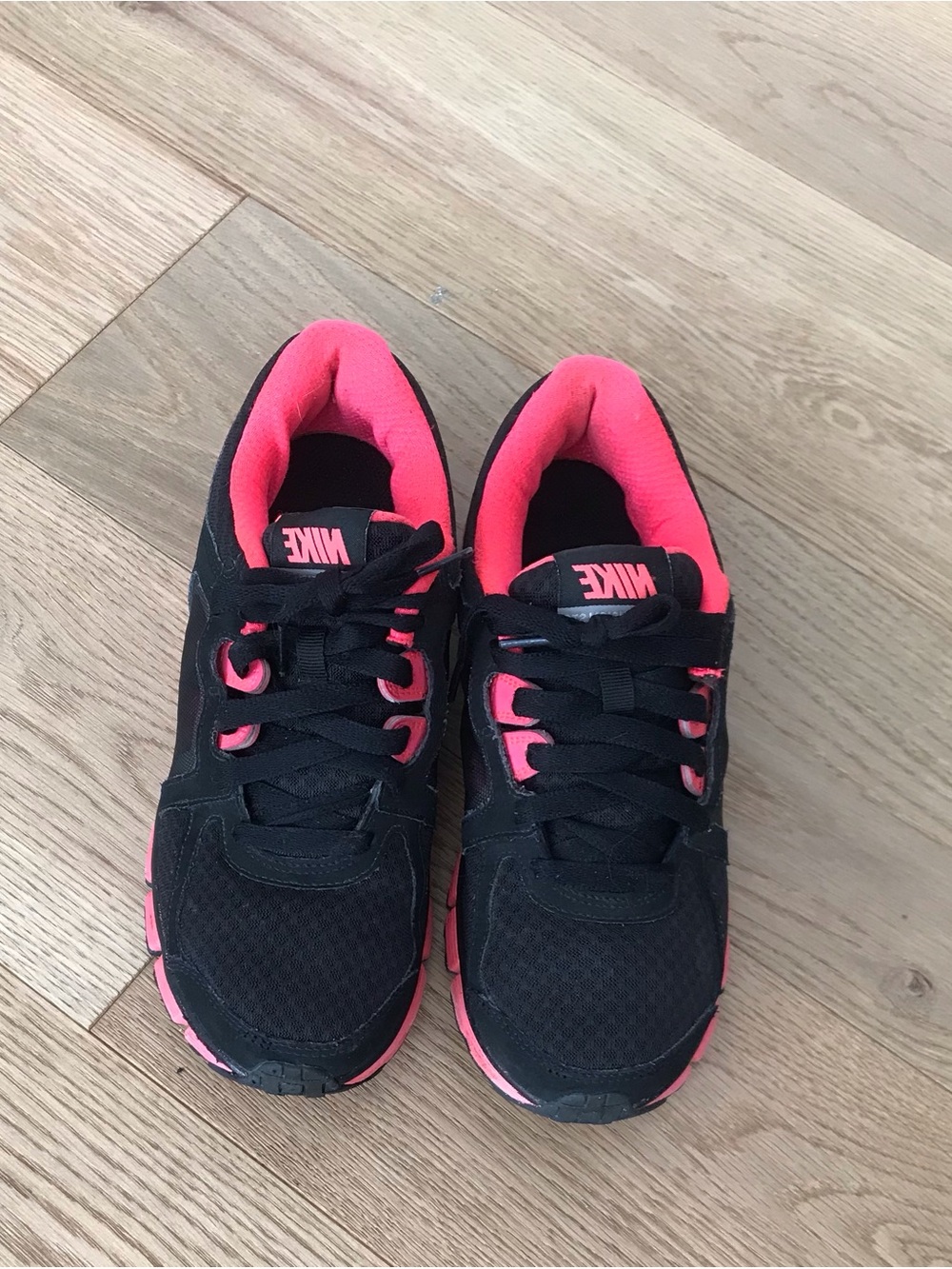 Nike "Dual Fusion ST2" Black/Coral Lightweight Running Shoes - Picture 2 of 8